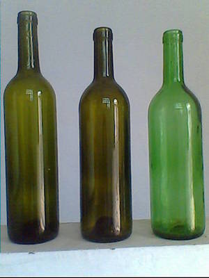 古典绿酒瓶与墨绿酒瓶 红酒玻璃瓶的生产与艺术